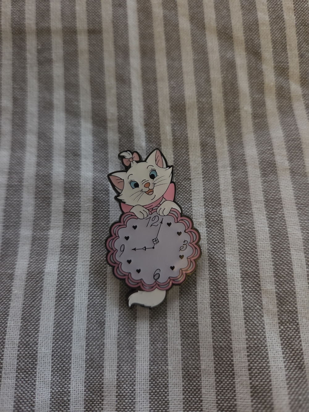 DISNEY - Aristocats Marie Enamel Pin (authentic)
